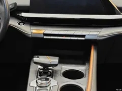 2022 Changan UNI-V 1.5T smart pilot model — фото 20