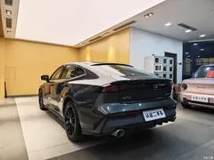 2022 Changan UNI-V 1.5T smart pilot model — фото 27