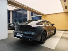 2022 Changan UNI-V 1.5T smart pilot model — фото 31