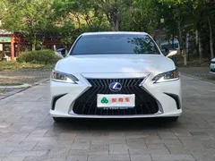 2021 Lexus ES 300h, белый — фото 2
