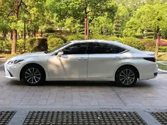 2021 Lexus ES 300h, белый — фото 3