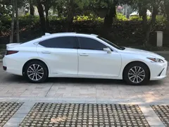 2021 Lexus ES 300h, белый — фото 5
