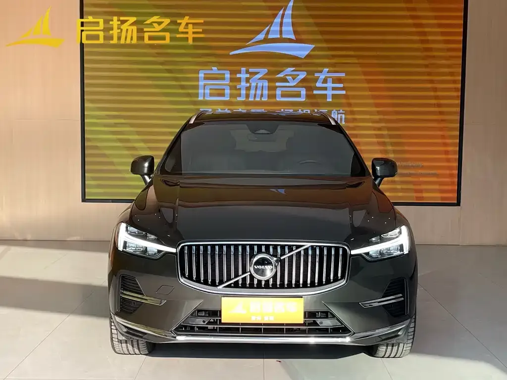2022 Volvo XC60 4WD Luxury