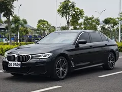 2021 BMW 5 Series 5 530Li, чёрный — фото 1