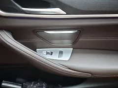 2021 BMW 5 Series 5 530Li, чёрный — фото 33