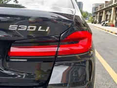 2021 BMW 5 Series 5 530Li, чёрный — фото 41