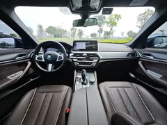 2021 BMW 5 Series 5 530Li, чёрный — фото 50