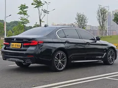 2021 BMW 5 Series 5 530Li, чёрный — фото 52