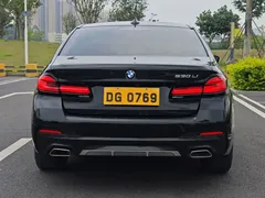 2021 BMW 5 Series 5 530Li, чёрный — фото 53