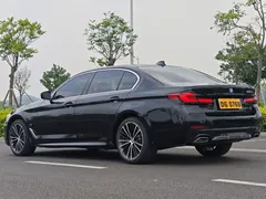 2021 BMW 5 Series 5 530Li, чёрный — фото 54