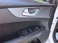 2021 Kia Cerato 1.5L CVT Youth, белый — фото 9