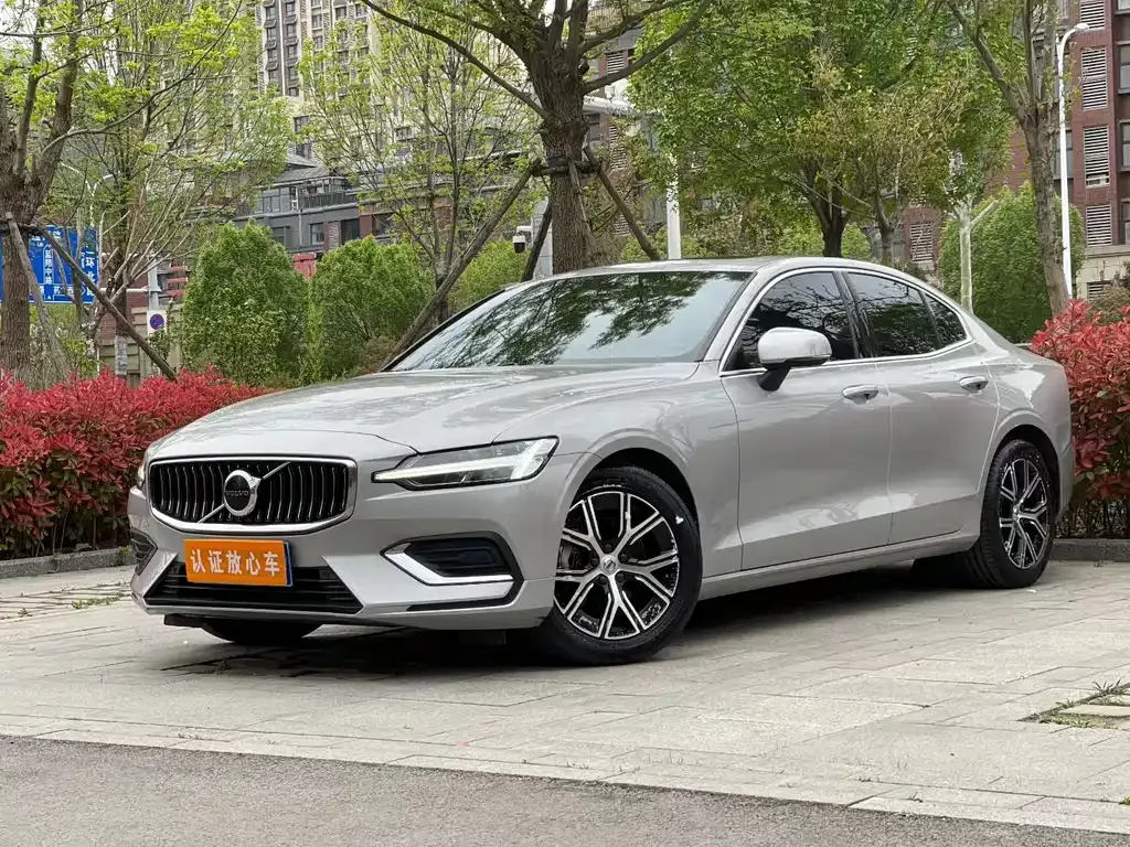 2023 Volvo S60 B4 Luxury