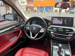 2021 BMW 5 Series 535Le PHEV Luxury Package, синий — фото 5
