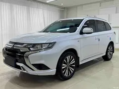 2021 Mitsubishi Outlander 2.0L 2WD 5 Seats, белый — фото 1