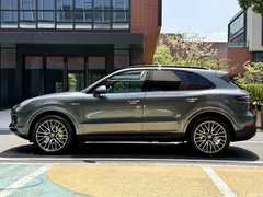 2021 Porsche Cayenne New Energy Cayenne E-Hybrid 2.0T — фото 16