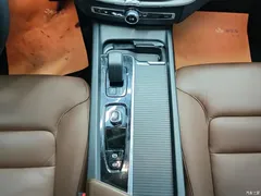 2023 Volvo XC60 B5 4WD Zhiyi Luxury — фото 16