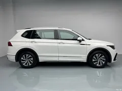 2022 Volkswagen Tiguan L PHEV 430PHEV PHEV Premium, белый — фото 12