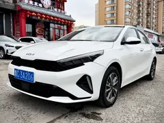 2023 Kia Cerato 1.5L CVT Luxury, белый — фото 1