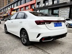 2023 Kia Cerato 1.5L CVT Luxury, белый — фото 4
