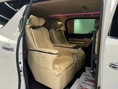 2021 Toyota Alphard Hybrid 2.5L Premium, белый — фото 15