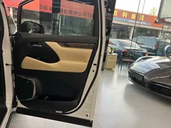 2021 Toyota Alphard Hybrid 2.5L Premium, белый — фото 16