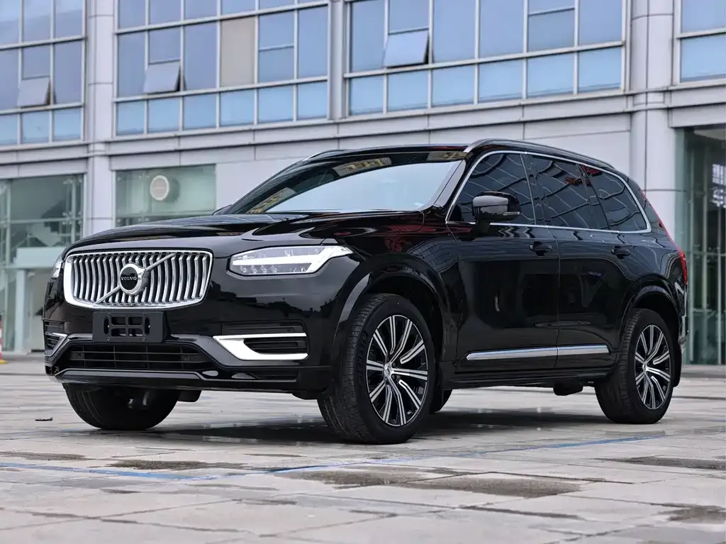 2023 Volvo XC90 B5 Luxury 5-seat