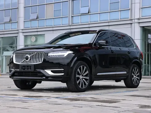 2023 Volvo XC90 B5 Luxury 5-seat