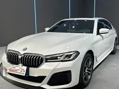 2022 BMW 5 Series 5 525Li M, белый — фото 1