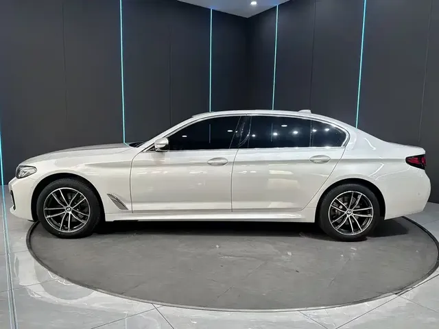 2022 BMW 5 Series 5 525Li M