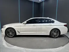 2022 BMW 5 Series 5 525Li M, белый — фото 4