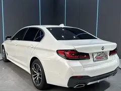 2022 BMW 5 Series 5 525Li M, белый — фото 8