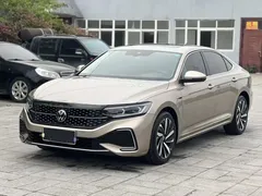 2022 Volkswagen Passat 330TSI Luxury — фото 1