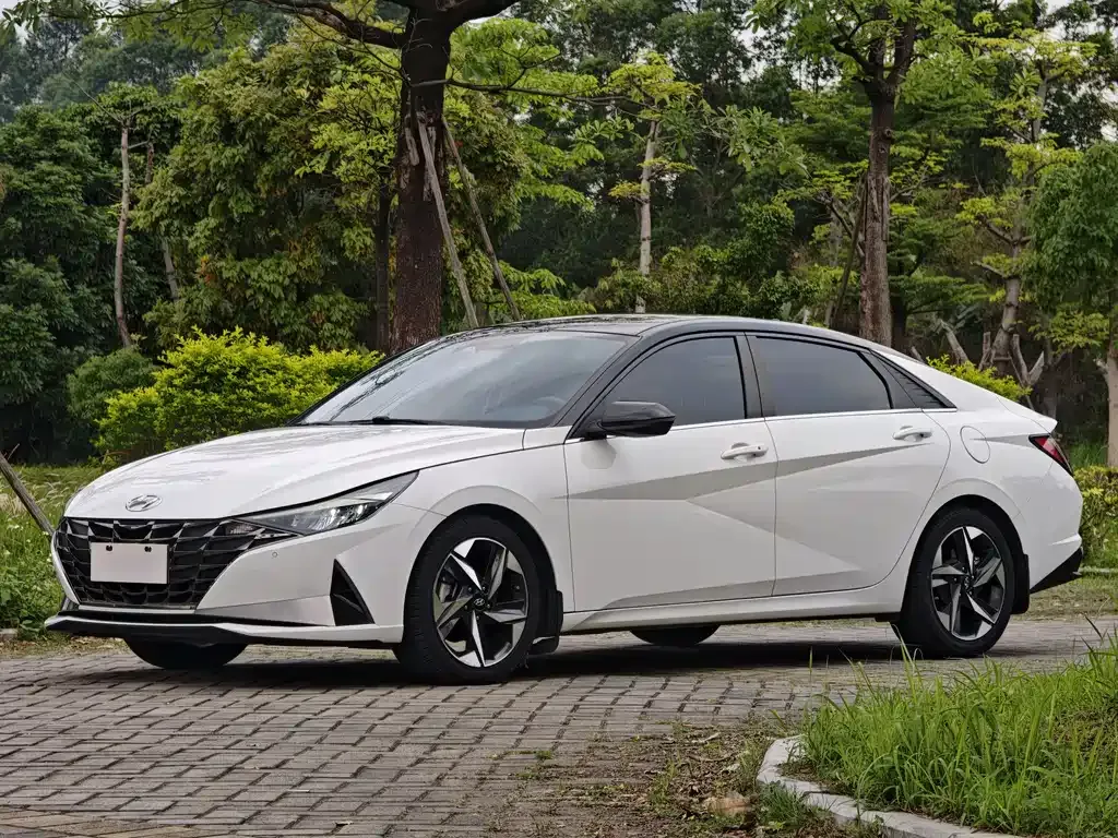 2022 Hyundai Elantra 1.5L CVT LUX Premium