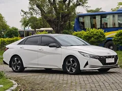 2022 Hyundai Elantra 1.5L CVT LUX Premium, белый — фото 3