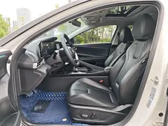 2022 Hyundai Elantra 1.5L CVT LUX Premium, белый — фото 4