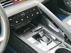 2022 Hyundai Elantra 1.5L CVT LUX Premium, белый — фото 11