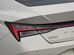 2022 Hyundai Elantra 1.5L CVT LUX Premium, белый — фото 13