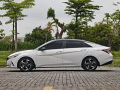 2022 Hyundai Elantra 1.5L CVT LUX Premium, белый — фото 14