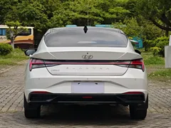 2022 Hyundai Elantra 1.5L CVT LUX Premium, белый — фото 18