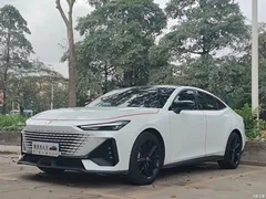2023 Changan UNI-V 1.5T Premium Type, белый — фото 1
