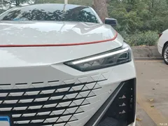 2023 Changan UNI-V 1.5T Premium Type, белый — фото 4