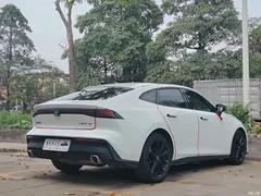 2023 Changan UNI-V 1.5T Premium Type, белый — фото 22