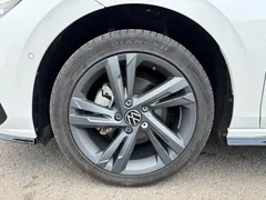 2023 Volkswagen Golf 280TSI DSG R-Line, белый — фото 15