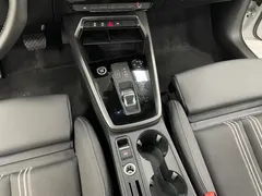 2022 Audi A3 Sportback 35 TFSI, белый — фото 11