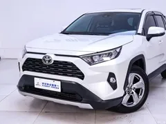 2021 Toyota RAV4 2.0L CVT 2WD Fashion PLUS, белый — фото 3