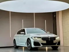 2022 BMW 5 Series 530Li Leading M Sport Package, белый — фото 3