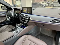 2022 BMW 5 Series 530Li Leading M Sport Package, белый — фото 4