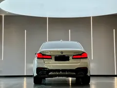 2022 BMW 5 Series 530Li Leading M Sport Package, белый — фото 9