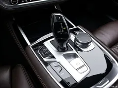 2022 BMW 7 Series 740Li xDrive Executive M Sport Package, чёрный — фото 9