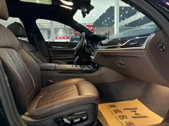 2021 BMW 7 Series 7 730Li M, чёрный — фото 9